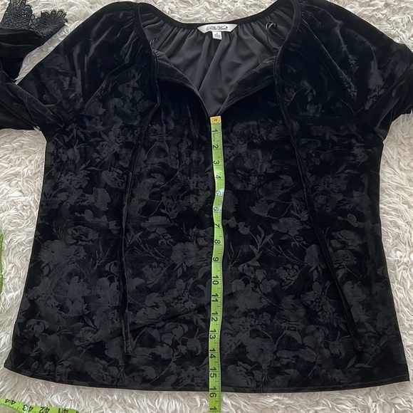 Pioneer Woman Velvet Peasant Top - Picture 14 of 15